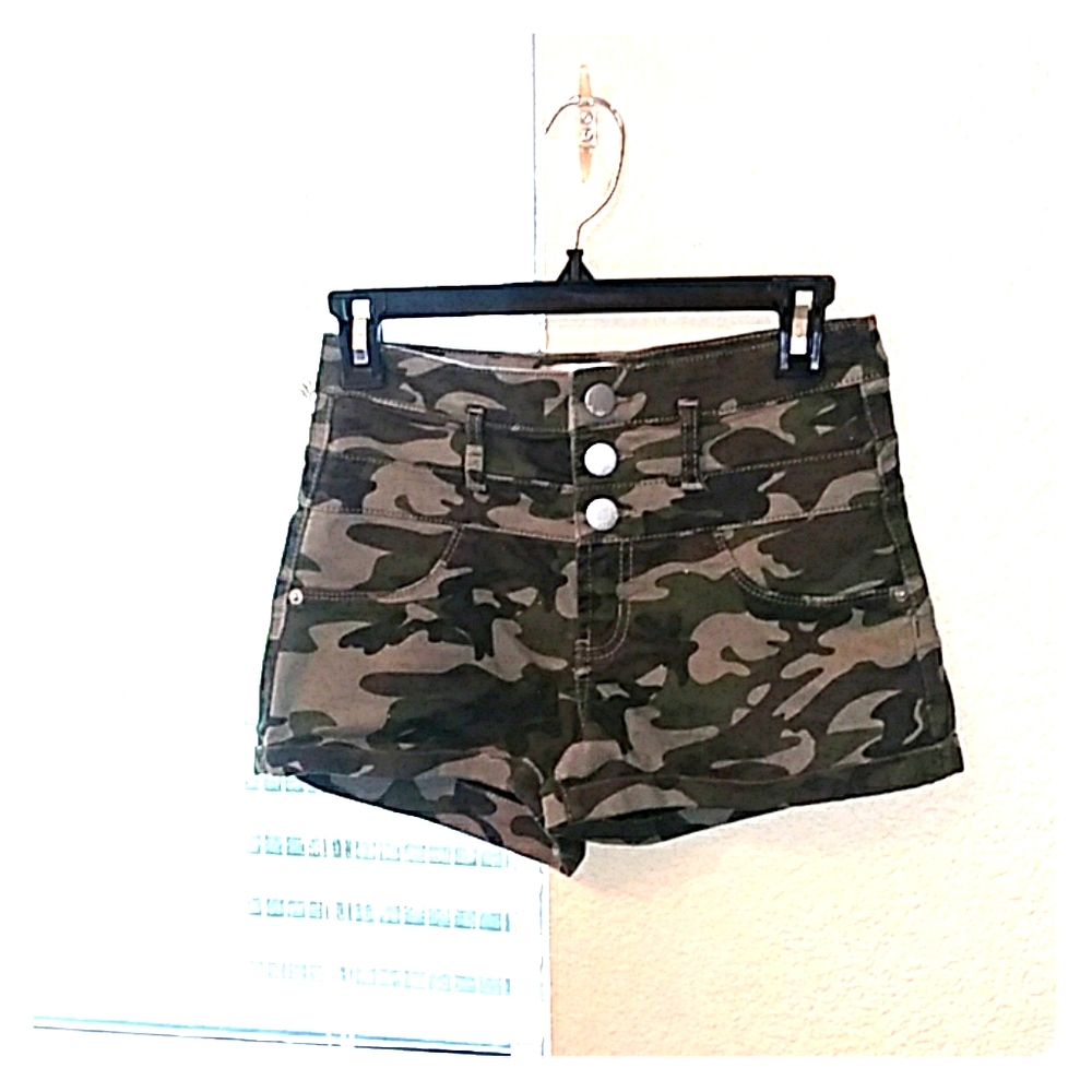 High waisted camo shorts